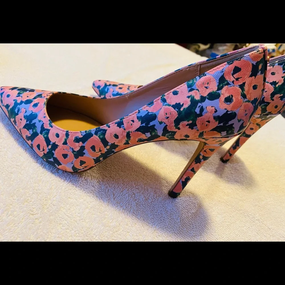 Almost Brand New Heels By BCBG  - Size 10 B - Heel Height 4 Inches - box 82 - Picture 8 of 9